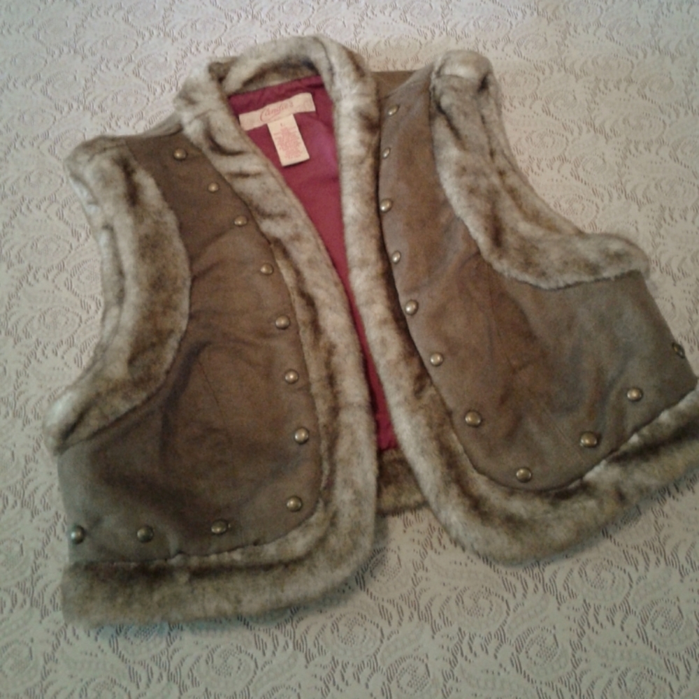 🌺 Near New Girl's Candie's Faux Suede & Fur Vest
